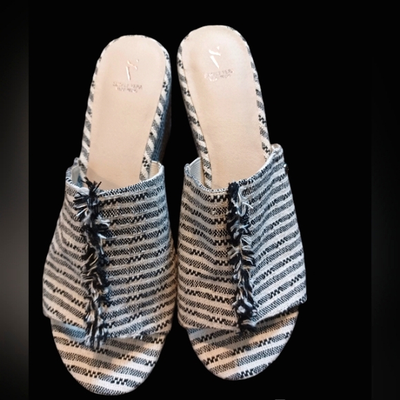Black & White Striped Wedges Fringe Detail Size 9 Vera Wang - Picture 2 of 15